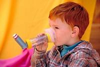 Детский риск астмы растет при курящих отцах